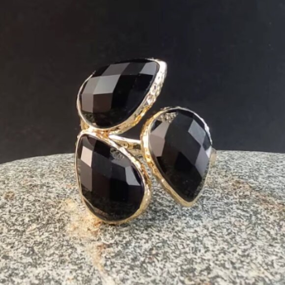 Jewelry - Beautiful Onyx Black and Gold Statement Ring - Gold plated - adjustable fit